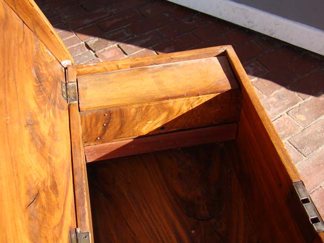An outstanding early 19th century double canted Campforwood Seaman's Chest circa 1820 — image 5